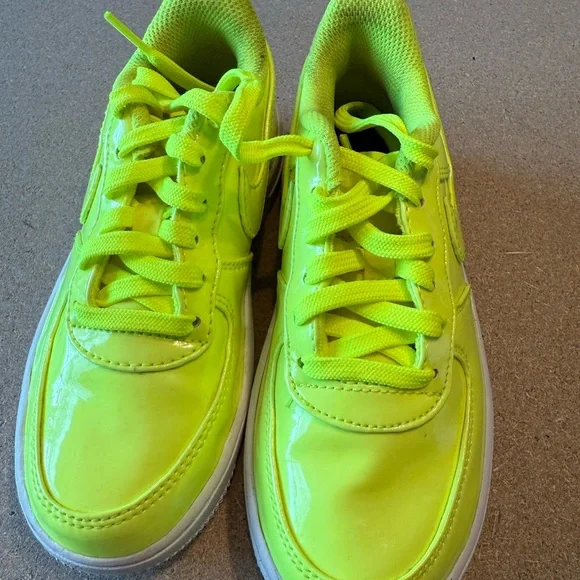 Nike Kids Bright Lime Sneakers - Picture 2 of 6